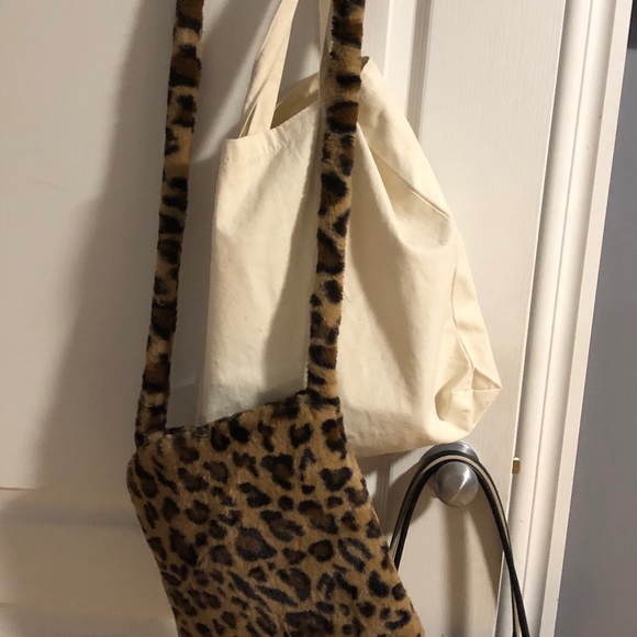 Fluffy tote bag WANT GONE ASAP!! - Picture 3 of 4